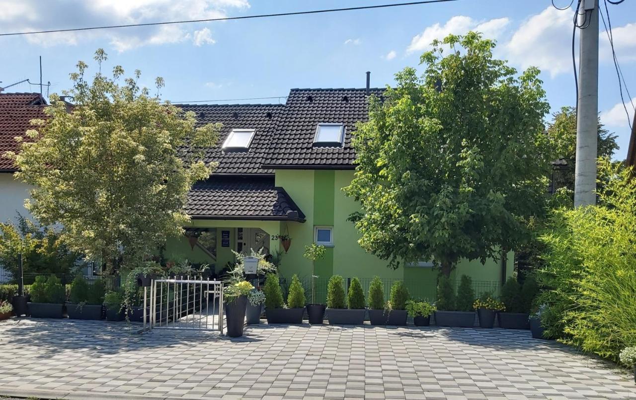 Studio Apartman Grizzly スルニュ エクステリア 写真